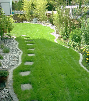 gestalteter Gartenweg
